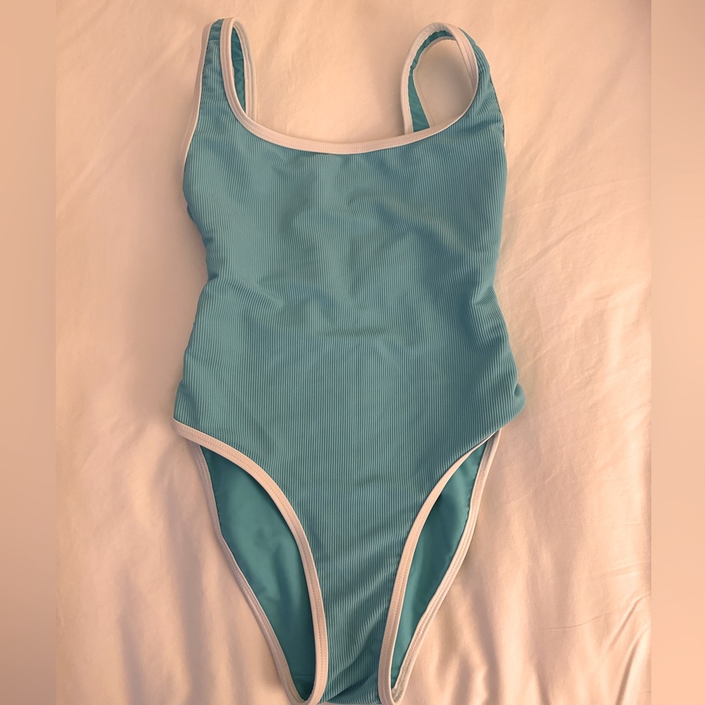Lainsnow One Piece